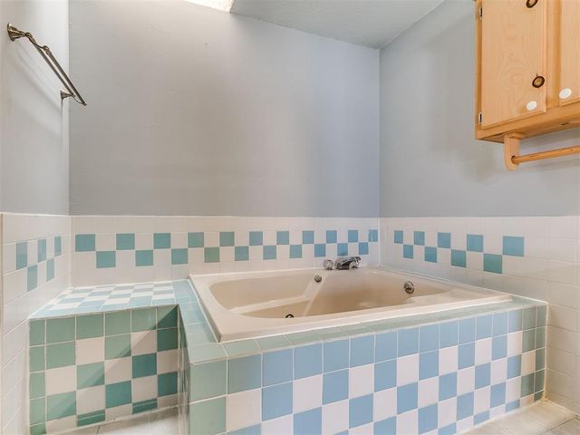 4000 LANDMARK Road, Yukon, OK 73099