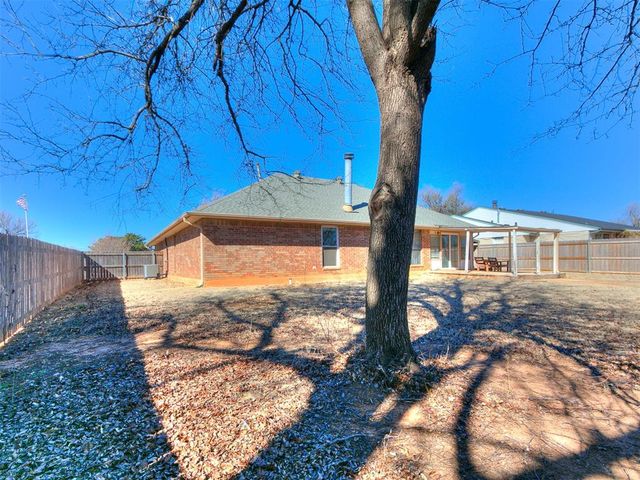 4000 LANDMARK Road, Yukon, OK 73099