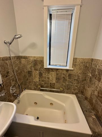 3759 N Damen Avenue 2, Chicago, IL 60618