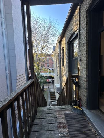 3759 N Damen Avenue 2, Chicago, IL 60618