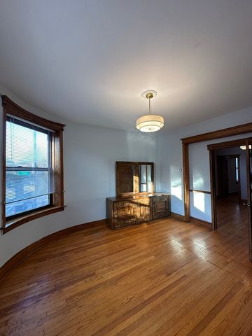 3759 N Damen Avenue 2, Chicago, IL 60618