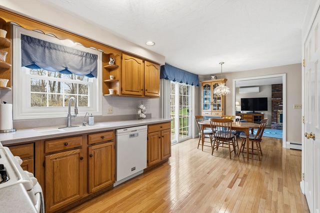 32 Dolly Dr, Worcester, MA 01604