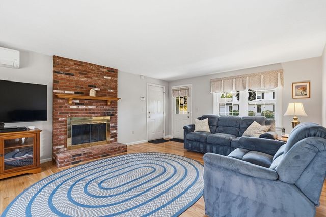 32 Dolly Dr, Worcester, MA 01604