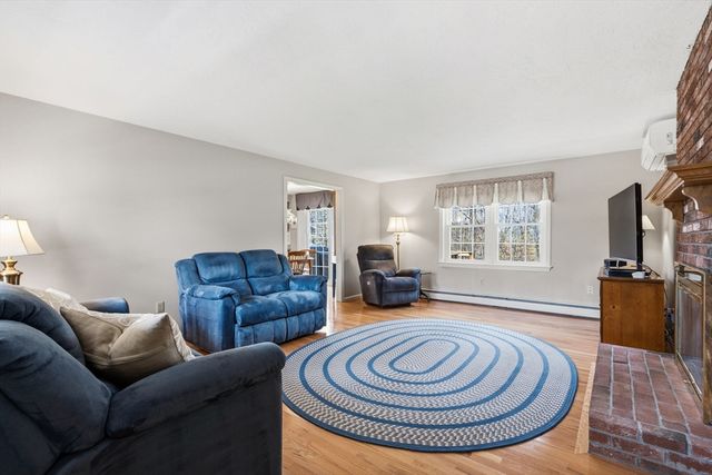 32 Dolly Dr, Worcester, MA 01604