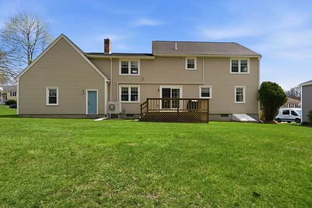 32 Dolly Dr, Worcester, MA 01604