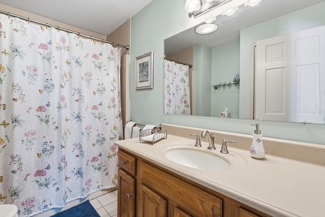 32 Dolly Dr, Worcester, MA 01604