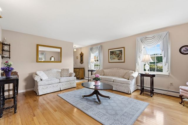 32 Dolly Dr, Worcester, MA 01604