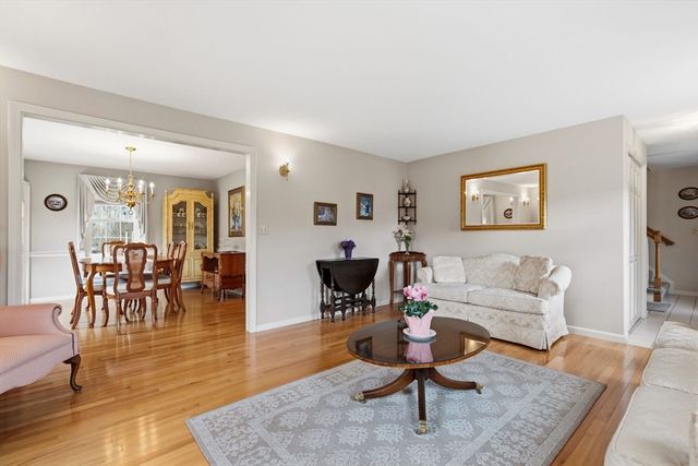 32 Dolly Dr, Worcester, MA 01604