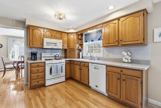 32 Dolly Dr, Worcester, MA 01604