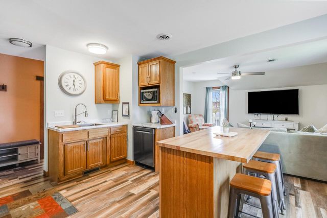 211 E Main STREET, Mishicot, WI 54228