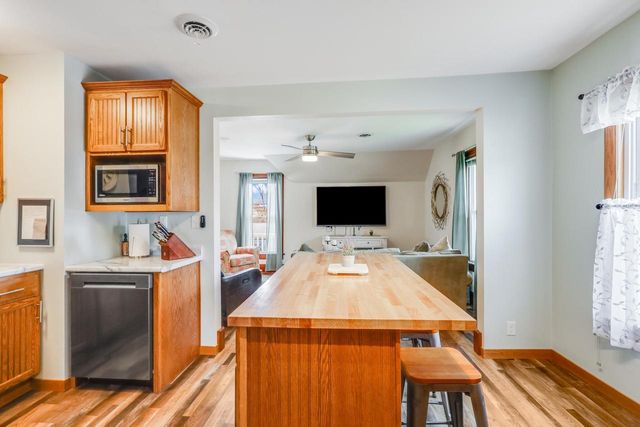211 E Main STREET, Mishicot, WI 54228
