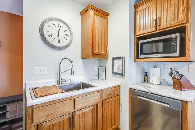 211 E Main STREET, Mishicot, WI 54228