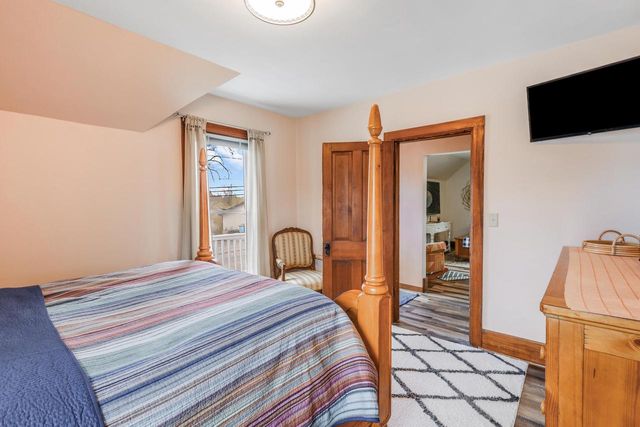 211 E Main STREET, Mishicot, WI 54228