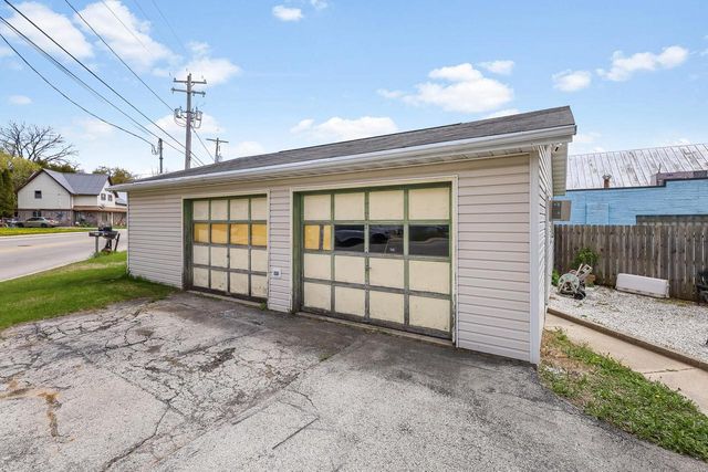 211 E Main STREET, Mishicot, WI 54228