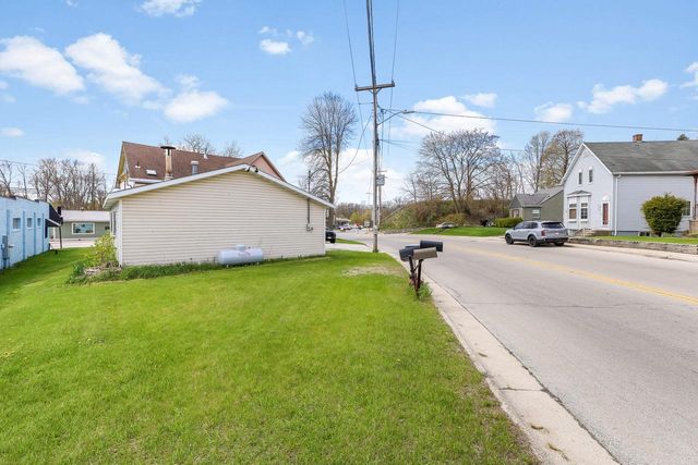 211 E Main STREET, Mishicot, WI 54228