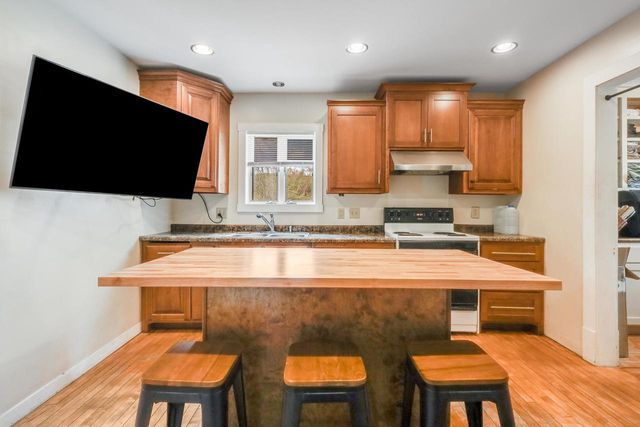 211 E Main STREET, Mishicot, WI 54228