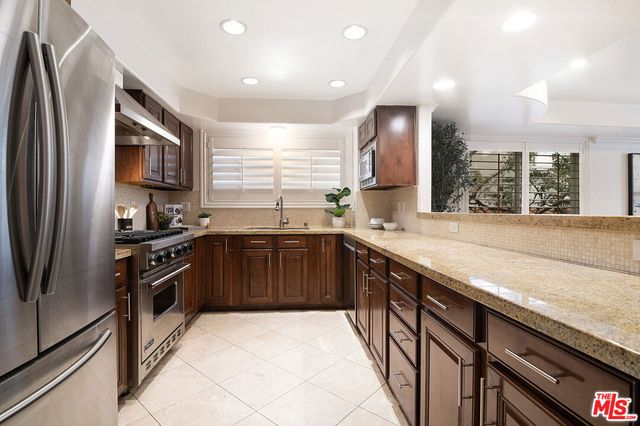10390 La Grange Avenue X02, Los Angeles, CA 90025