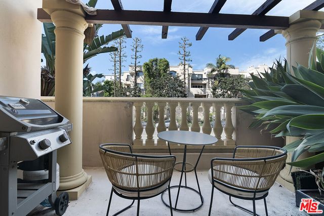 10390 La Grange Avenue X02, Los Angeles, CA 90025