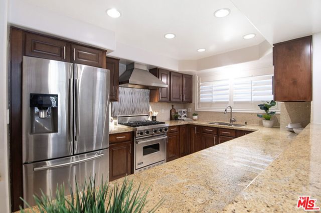10390 La Grange Avenue X02, Los Angeles, CA 90025