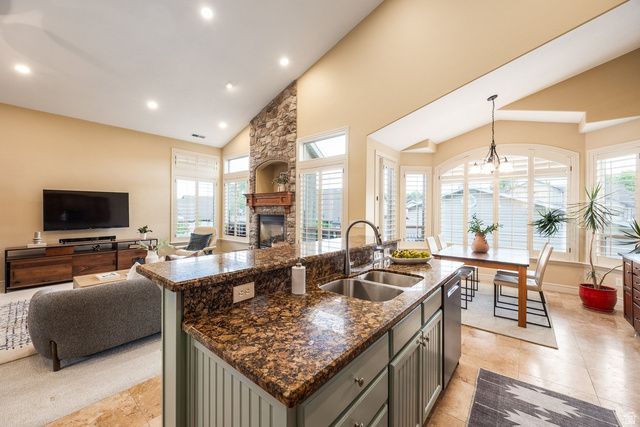 617 E KIRSTYS LN, Salt Lake City, UT 84107