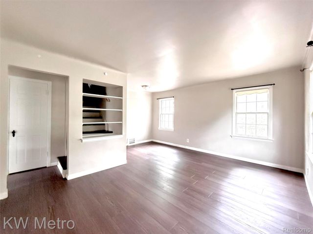 1305 Collegewood Street, Ypsilanti, MI 48197
