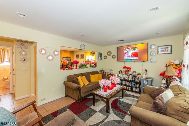 56 Garden Ave 2, Woodland Park, NJ 07424