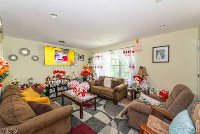 56 Garden Ave 2, Woodland Park, NJ 07424