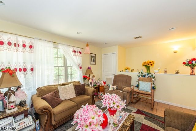 56 Garden Ave 2, Woodland Park, NJ 07424