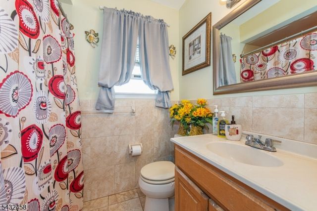 56 Garden Ave 2, Woodland Park, NJ 07424