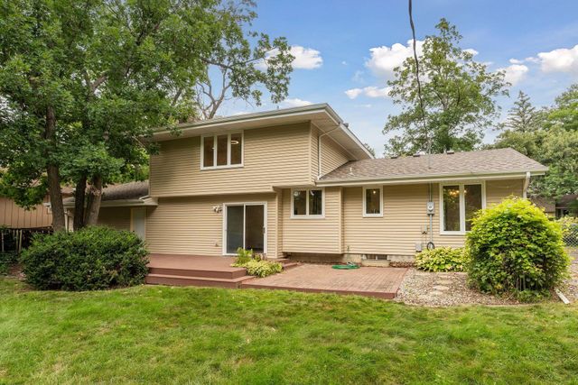 1086 Carlton Drive, Shoreview, MN 55126