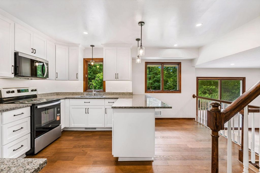 1086 Carlton Drive, Shoreview, MN 55126 — photo 2