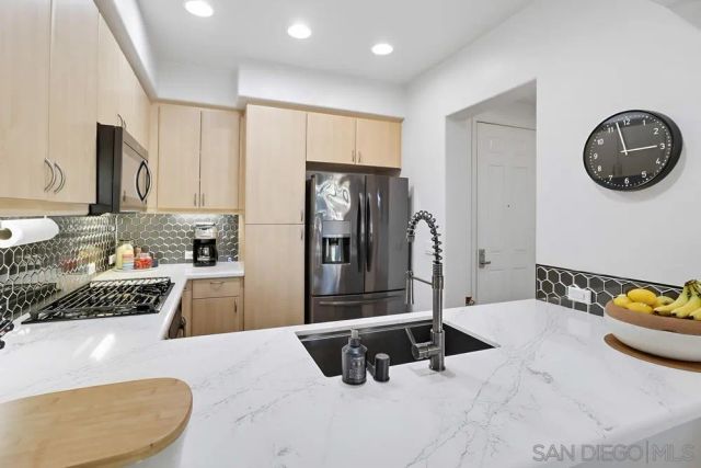 8233 Station Village Ln 2409, San Diego, CA 92108