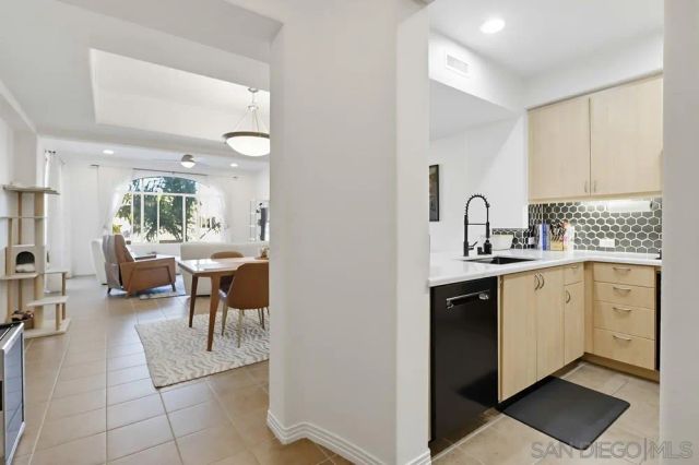 8233 Station Village Ln 2409, San Diego, CA 92108