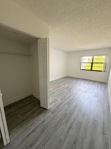 9235 SW 8th Street 512, Boca Raton, FL 33428