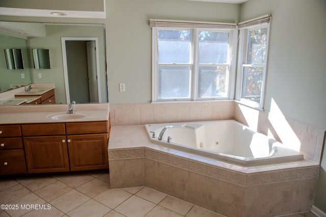 3 Green Springs Way, Freehold, NJ 07728