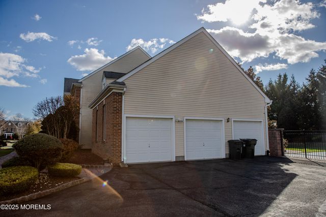 3 Green Springs Way, Freehold, NJ 07728