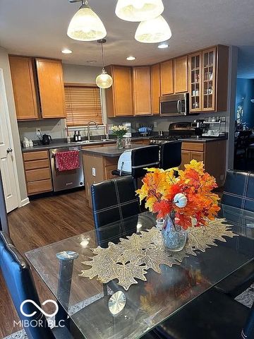 6679 Amherst Way, Zionsville, IN 46077