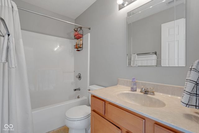 6679 Amherst Way, Zionsville, IN 46077