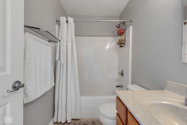 6679 Amherst Way, Zionsville, IN 46077