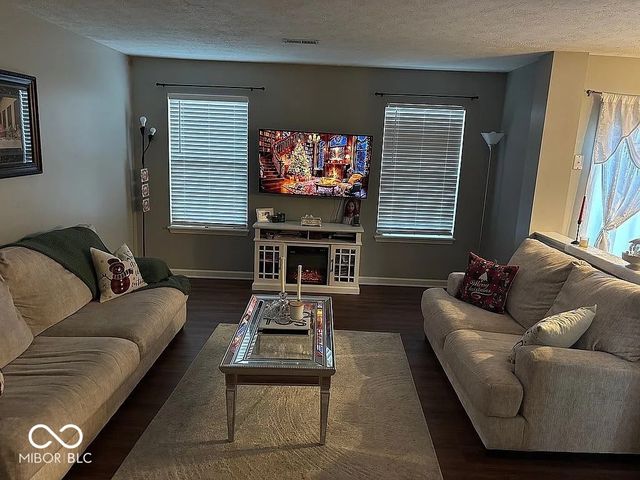 6679 Amherst Way, Zionsville, IN 46077