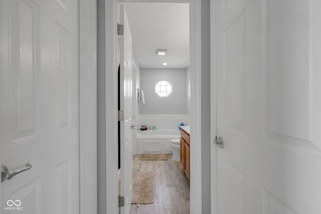 6679 Amherst Way, Zionsville, IN 46077