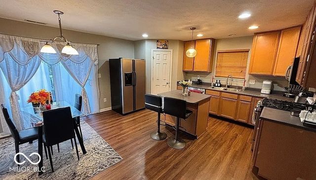 6679 Amherst Way, Zionsville, IN 46077