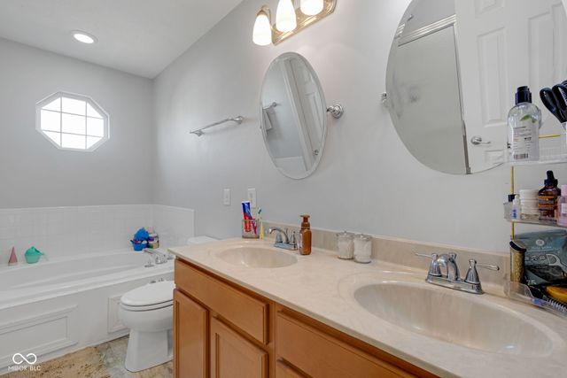 6679 Amherst Way, Zionsville, IN 46077