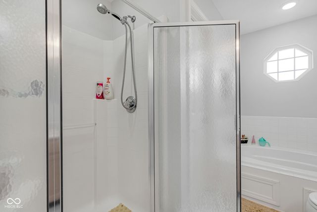 6679 Amherst Way, Zionsville, IN 46077