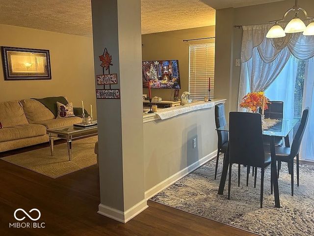 6679 Amherst Way, Zionsville, IN 46077