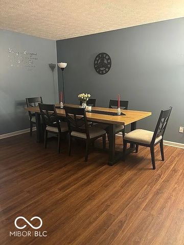 6679 Amherst Way, Zionsville, IN 46077