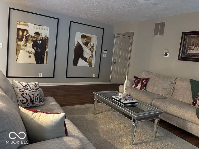 6679 Amherst Way, Zionsville, IN 46077