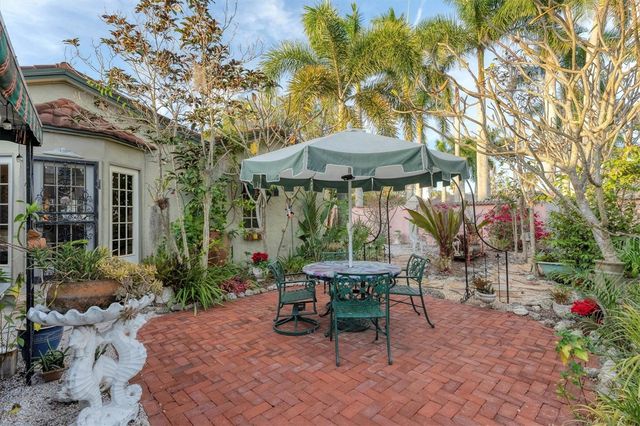 202 POCONO TRAIL E, Nokomis, FL 34275