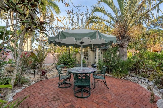 202 POCONO TRAIL E, Nokomis, FL 34275