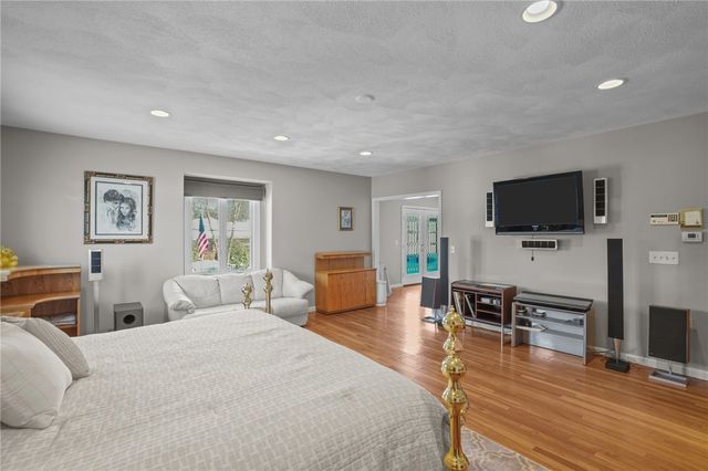 82 Mountain Laurel Drive, Cranston, RI 02920